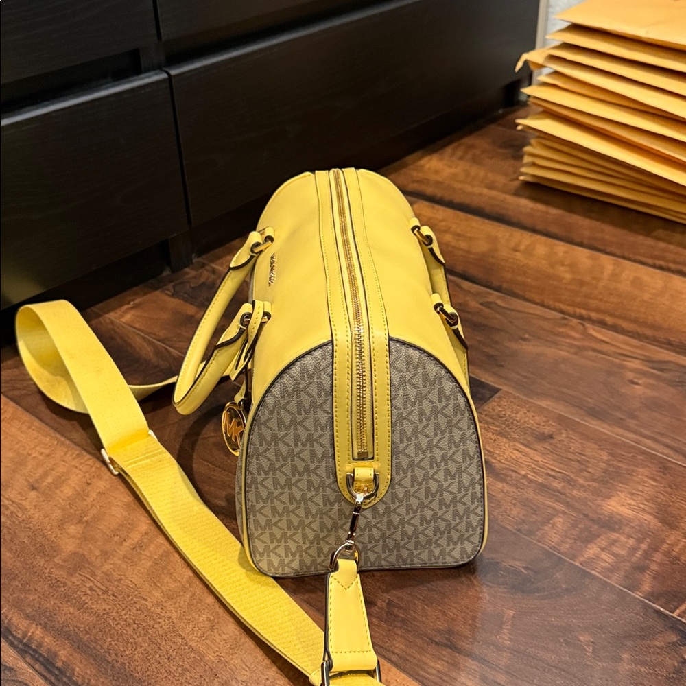 NWOT - new Michael Kors Yellow and Brown Logo large Satchel - Picture 2 of 4